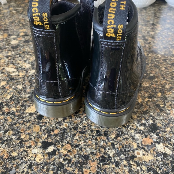 Dr. Martens - TODDLER - Size 9 - Picture 3 of 6